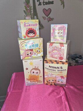 Six plush and collectible blind boxes.